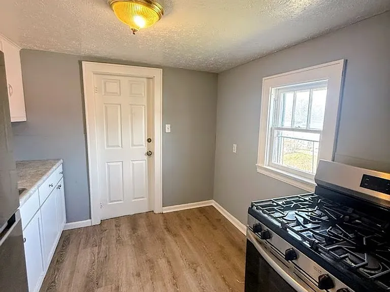 1300 Grant St — Photo 5