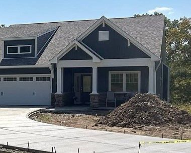 1st image of 134 Sterling Oaks Dr