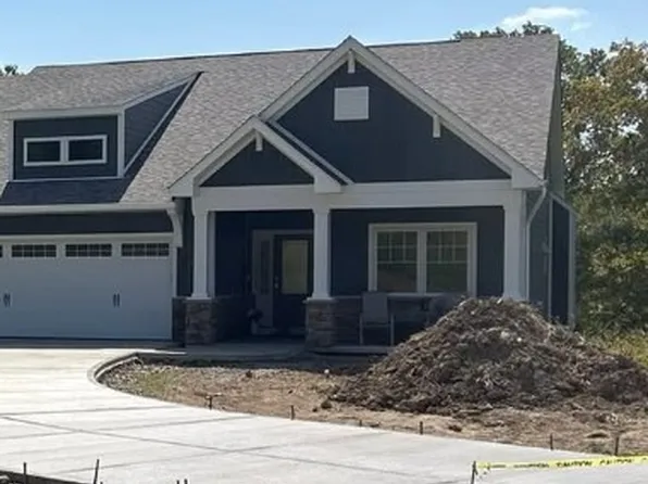 134 Sterling Oaks Dr, Trafford, PA 15085