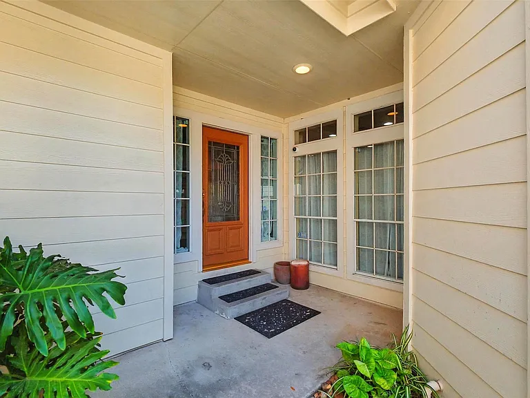10222 Thornmont Ln — Photo 3