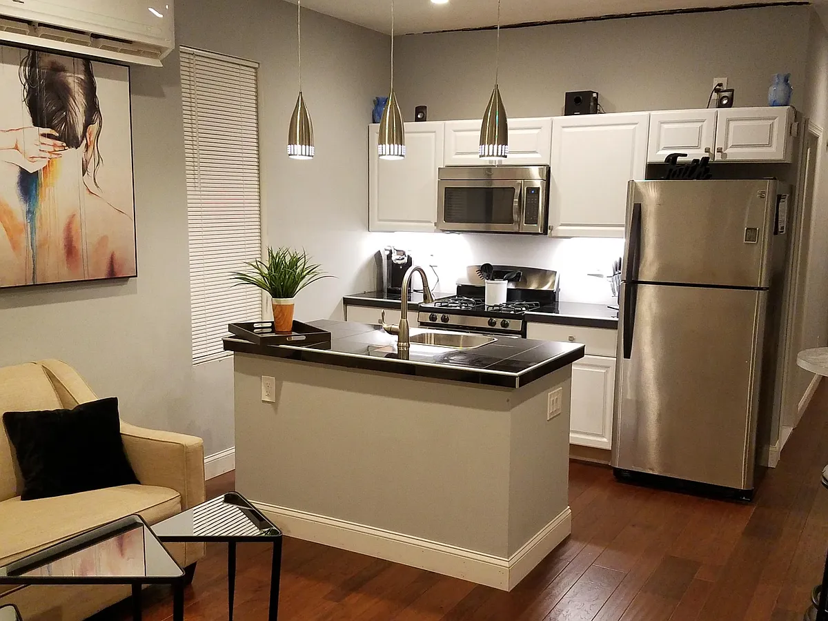 Building Photo - 8 Troy Ave