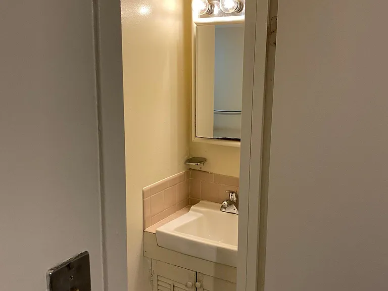 43 Elm St #BASEMENT — Photo 16
