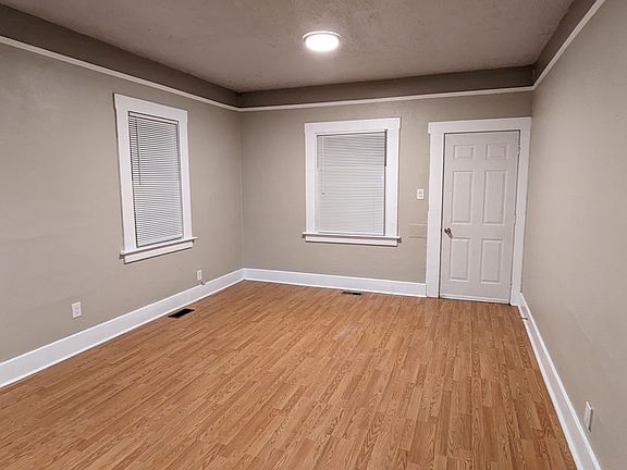 4th image of 209 SE Birch Ave