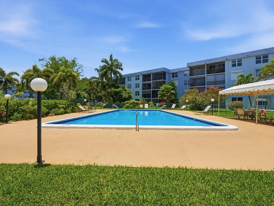 108 Royal Park Dr #1D
