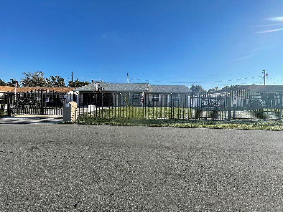 1st image of 121 Chaucer Ln
