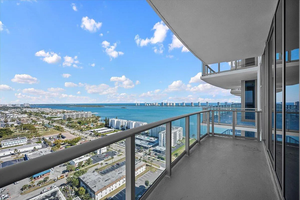 Building Photo - 220 Lake Shore Dr #2223