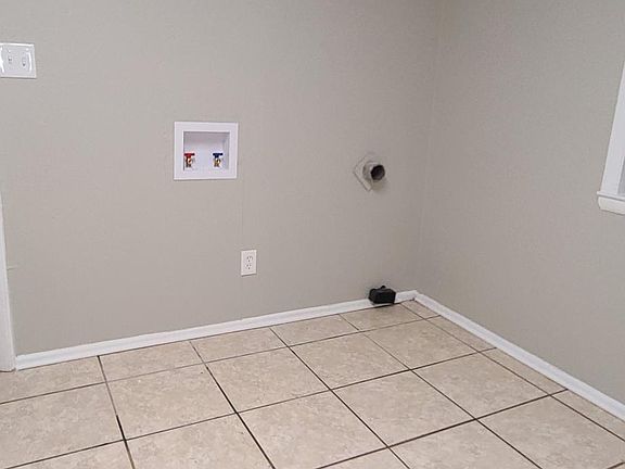 2nd image of 3085 Baronne St