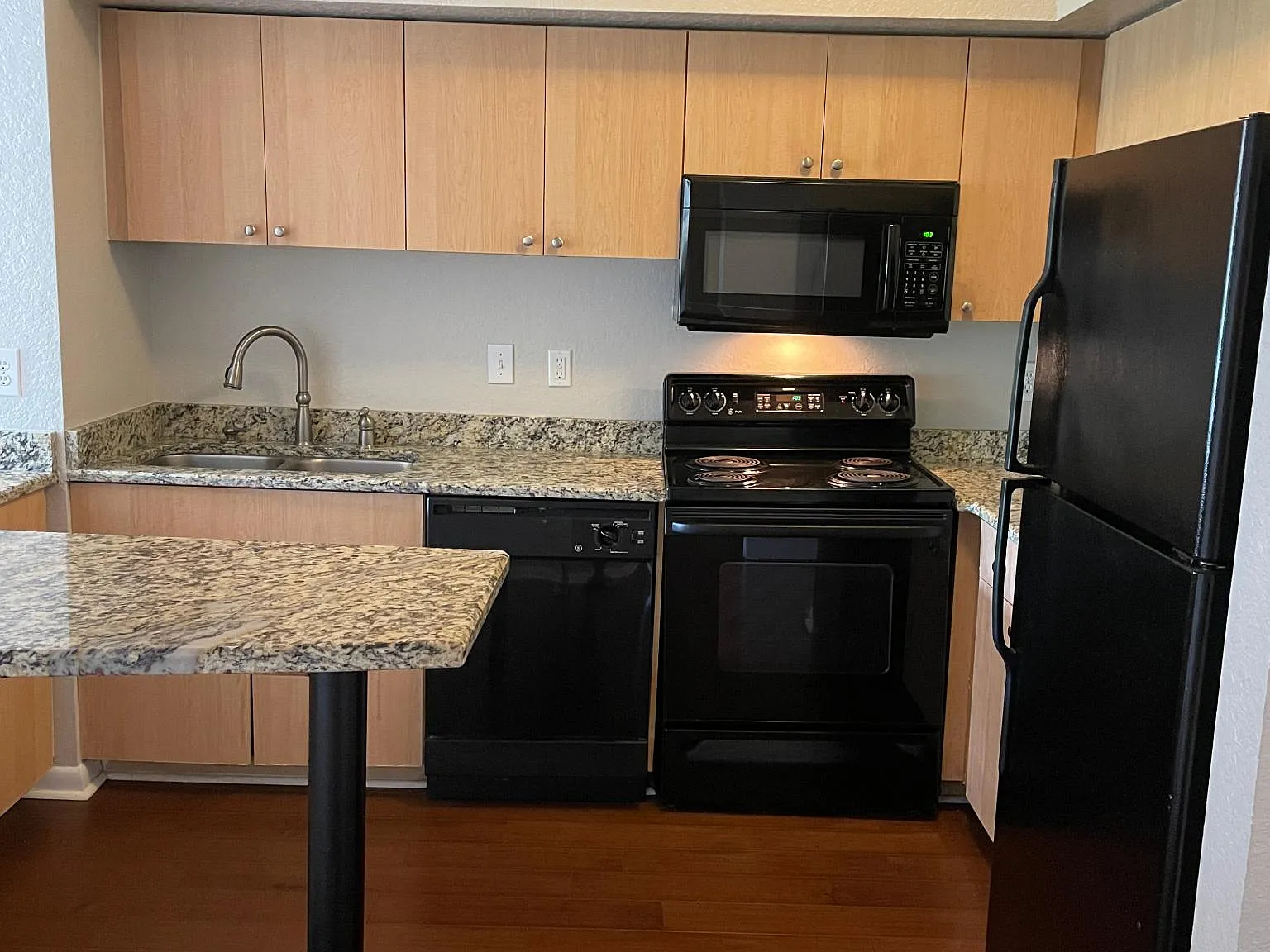 520 S Armenia Ave — Photo 3