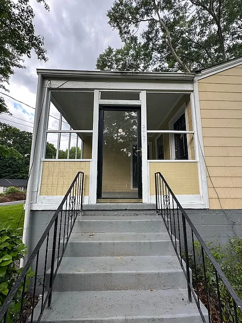 3 bed, 1240 sqft, $2,200 — Photo 2