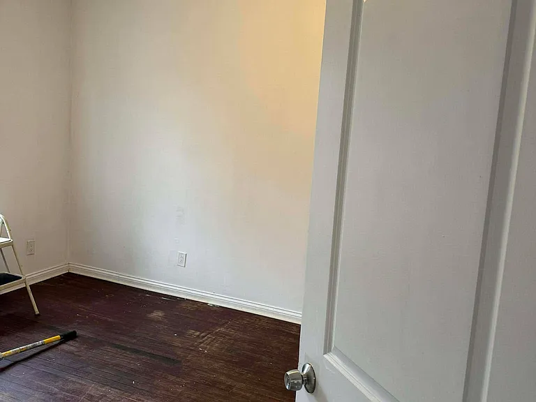 1640 W 57th St #2 — Photo 10