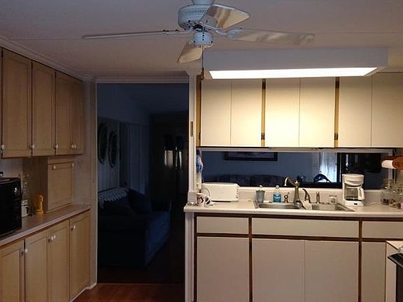 5th image of 13325 Parkwood St