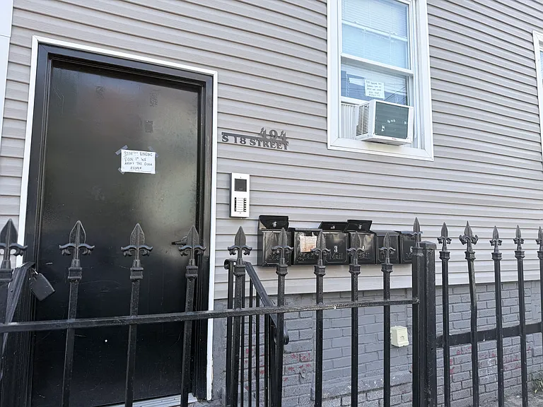 494 S 18th St #3 — Photo 33