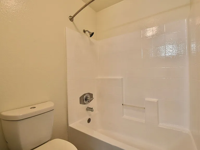 15520 Foothill Blvd — Photo 25