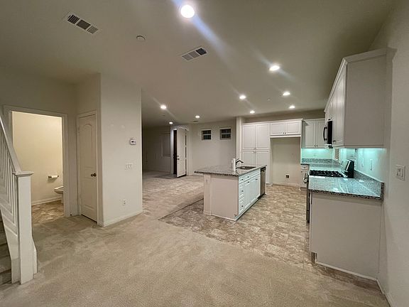 5th image of 5867 Silver Oaks Dr