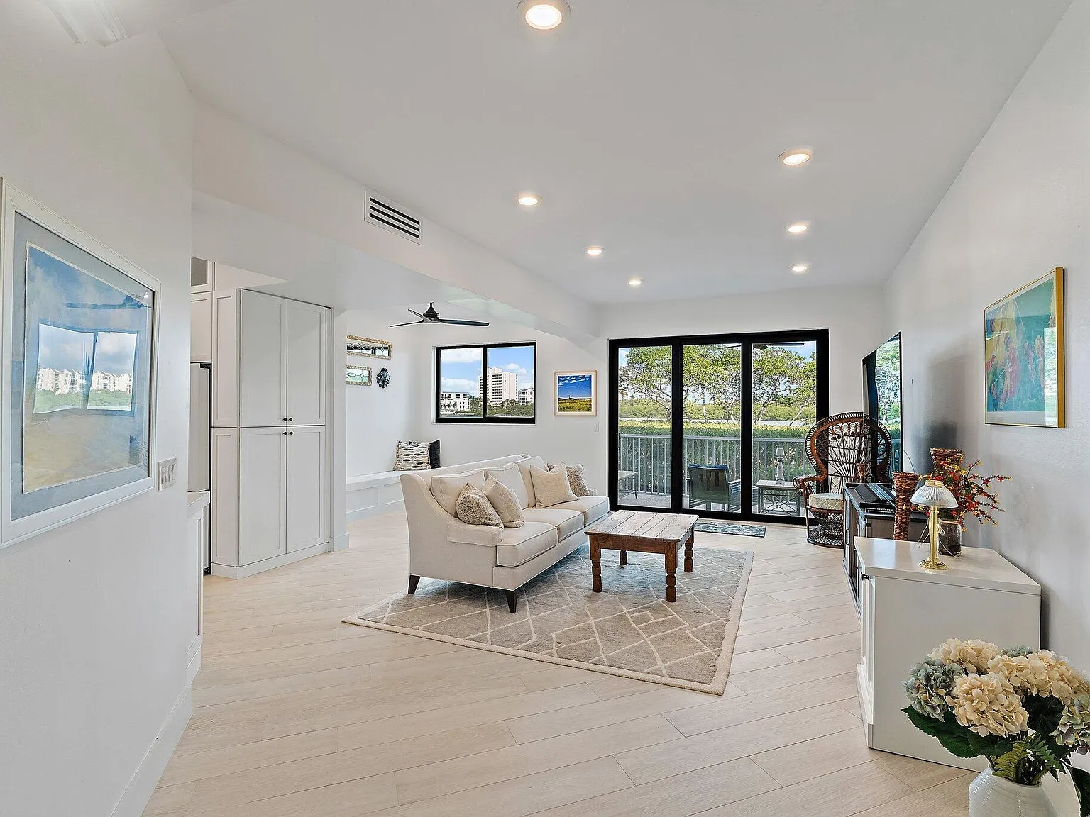 2 bed, 2.0 bath, 1463 sqft, $5,000 — Photo 2