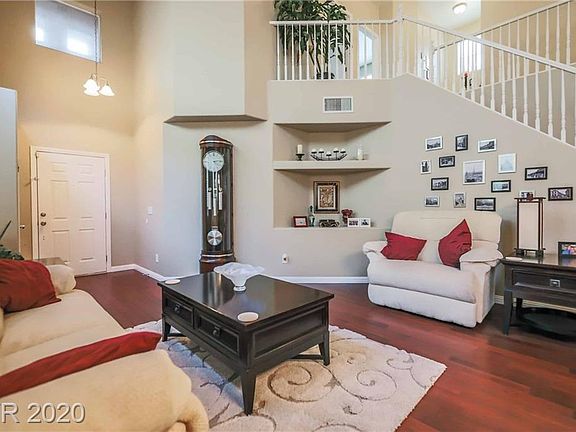 3rd image of 10796 Valencia Hills St