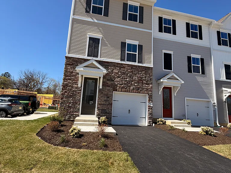 57 Silverbell Ave — Photo 1