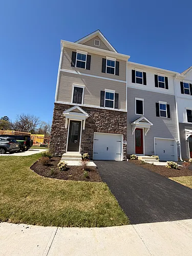 49 Basswood St Photo 1