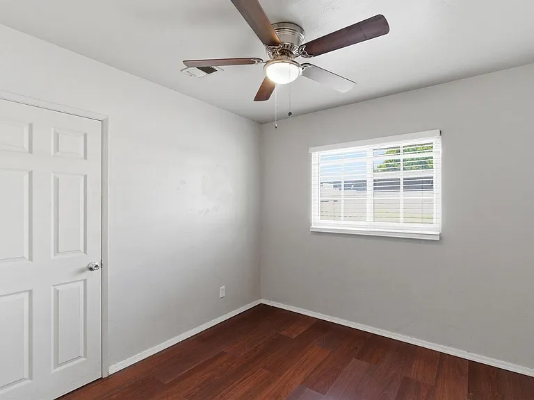 2609 W Morten Ave #1 — Photo 11
