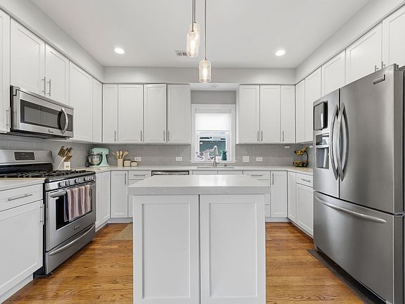 5th image of 2302 W Belmont Ave APT 4