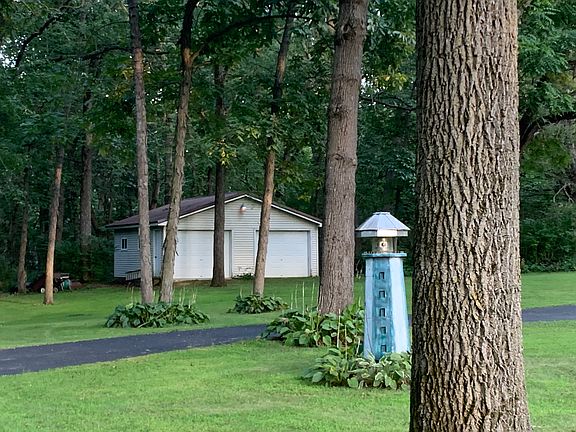 Second garage with workshop 