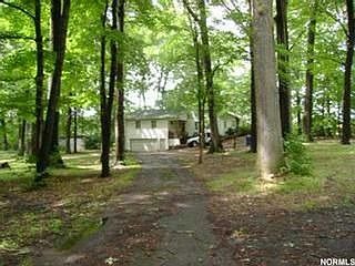 2nd image of 42060 Hickory Ln