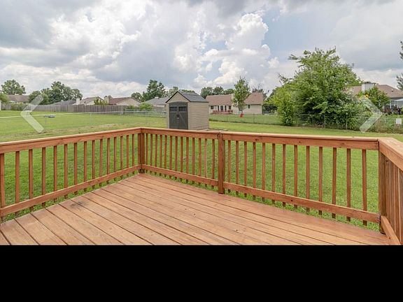 5th image of 275 Moncrest Dr