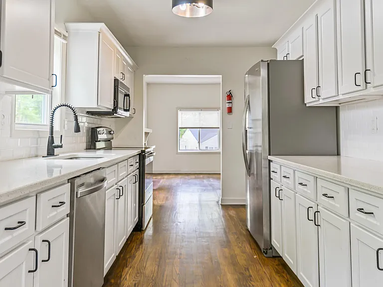 937 Lawton St SW — Photo 9
