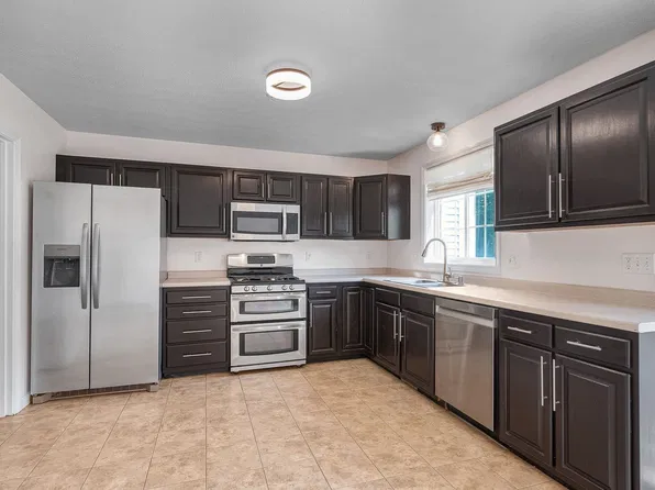 4 Georgetowne Dr #4, Nashua, NH 03062