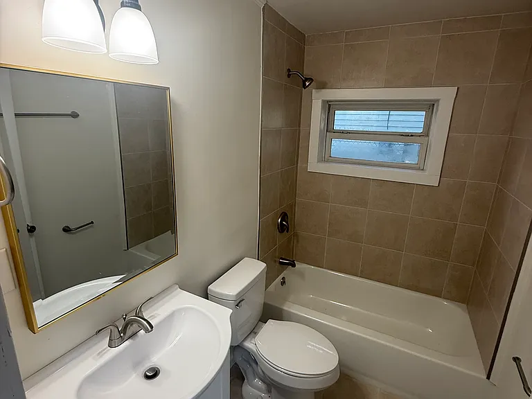 832 E Brookline St — Photo 4