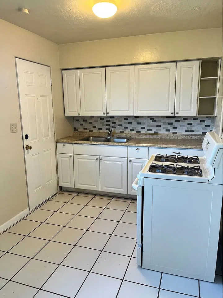 3615 E Lee St — Photo 1