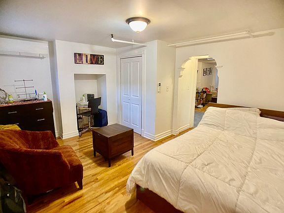 3rd image of 182 Bainbridge St #1