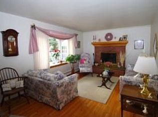 2 Oakland Dr, Whitehouse Station, NJ 08889