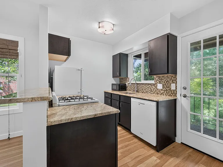 1513 Travis Heights Blvd — Photo 3