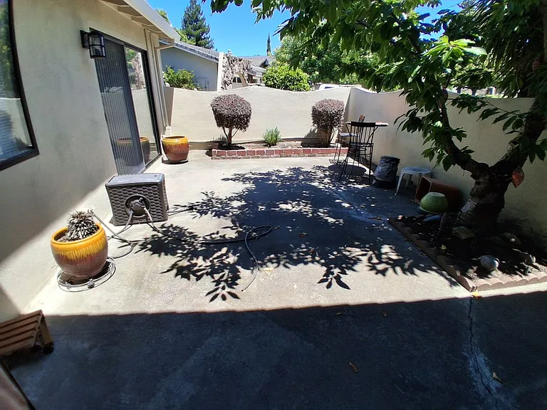 1127 Rosa Del Rio Way — Photo 1