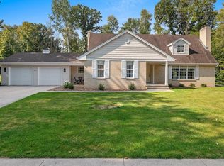 3511 Wildwood Dr, Manitowoc, WI 54220