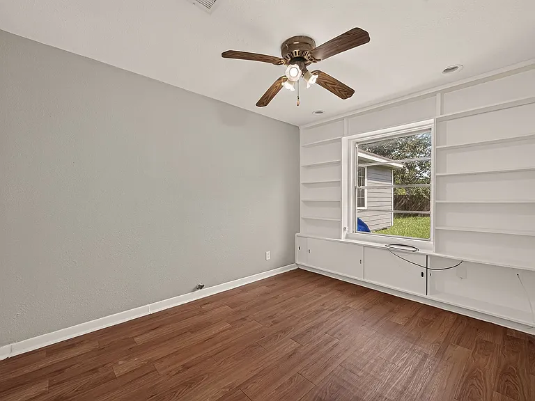 10601 Ambursen St — Photo 11