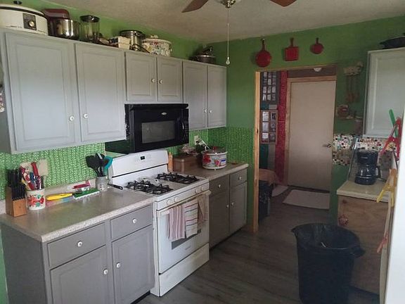 3rd image of 28 Robinwood Dr