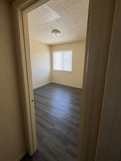 3 bed, 900 sqft, $1,800 — Photo 4