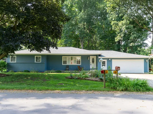 6776 2nd St, Coloma, MI 49038