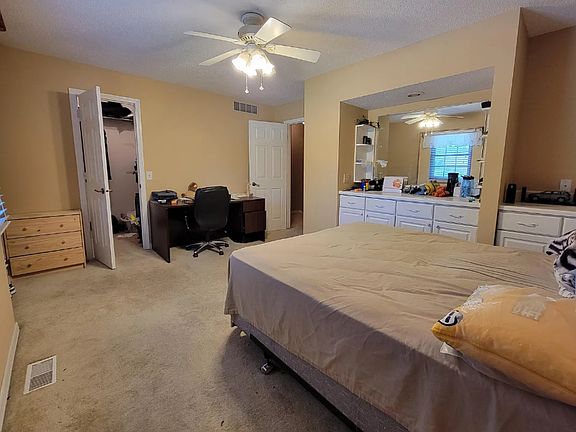5th image of 1605 Lyndhurst Dr APT C