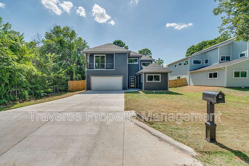 1st image of 1851 Highland Dr E
