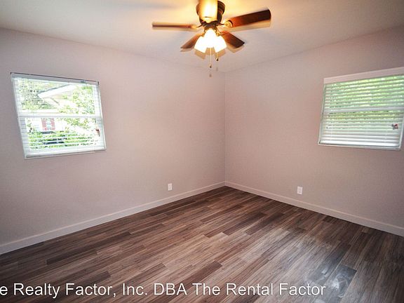 5th image of 301 Tucker Dr