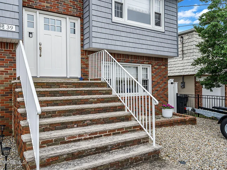 39 Green Island Rd — Photo 4