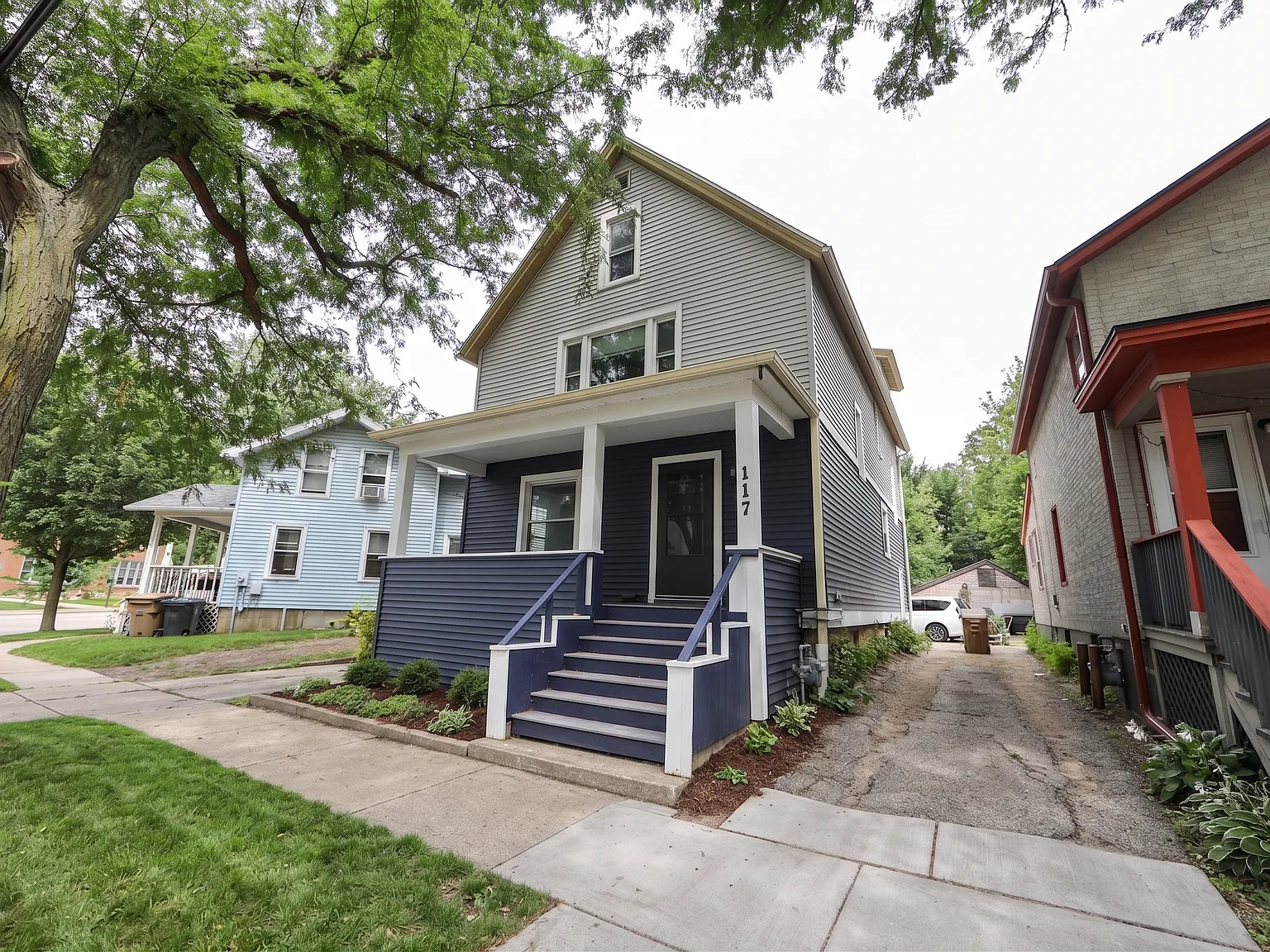 7 bed, 2410 sqft, $7,449 — Photo 1
