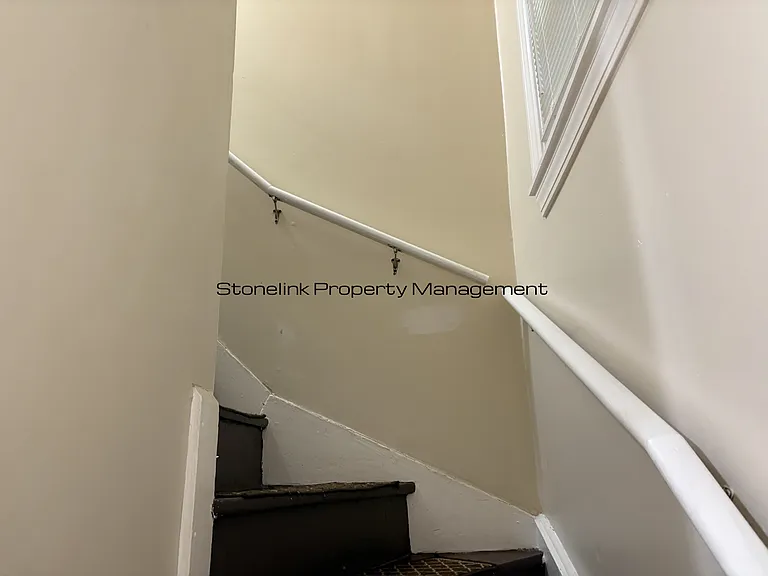 515 E School St — Photo 5