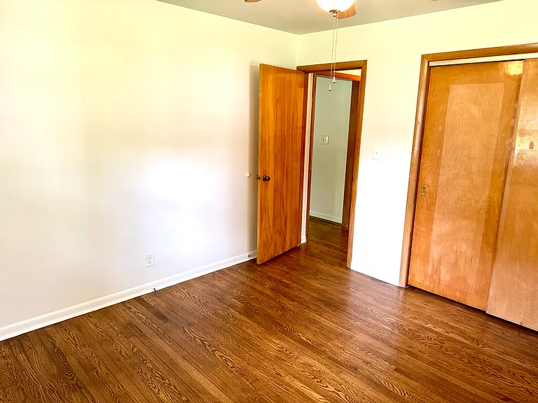 910 Gilbert Ave — Photo 12