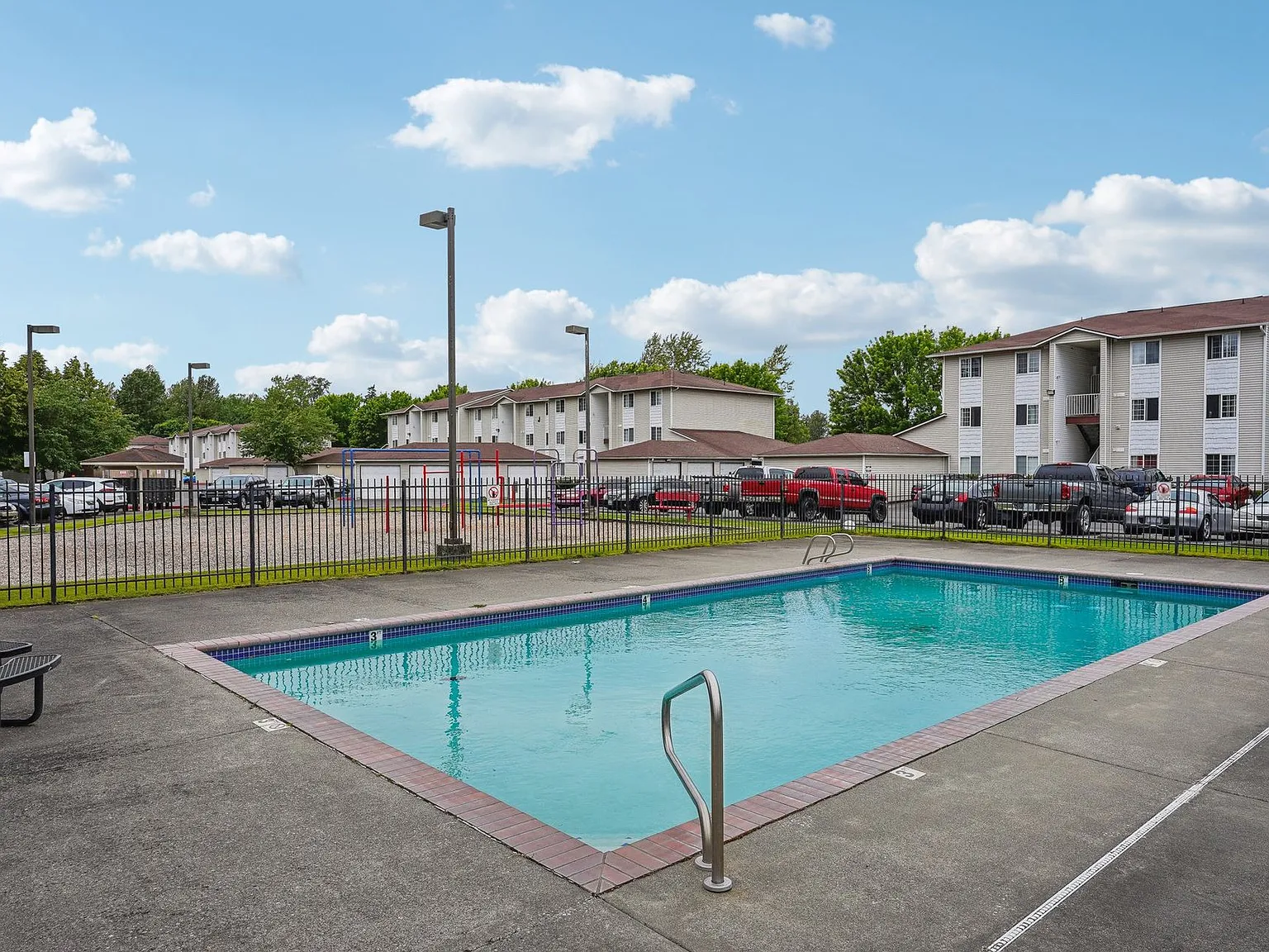 The Summit Apartments — Photo 4
