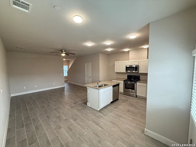 3 bed, 2.5 bath, 1354 sqft, $1,325 — Photo 4