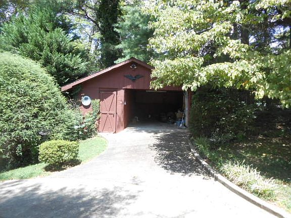 3rd image of 446 Fleming Ave